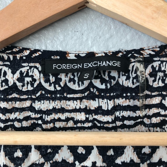 ☀️Foreign Exchange Black White Aztec Wrap Kimono - Picture 2 of 7
